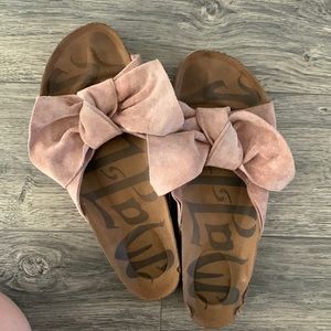 Pink bow sandals